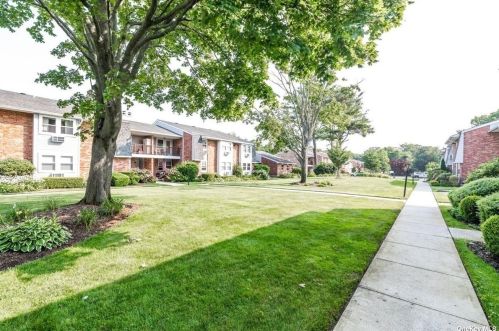 137 Millard Ave, Babylon NY  11704-7324 exterior