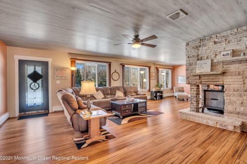 1018 Marlboro Rd, Old Bridge NJ  08857-4031 exterior