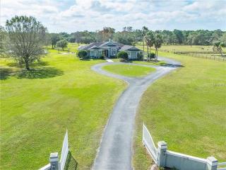 7038 Wilderness Ln, Sarasota, FL 34240-9477