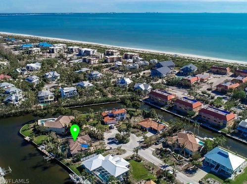 728 Sand Dollar Dr, Sanibel, FL 33957-7004
