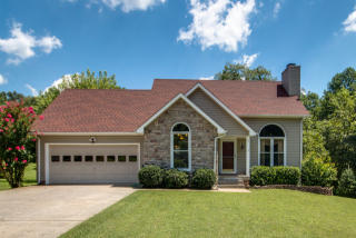 452 Bluff Dr, Clarksville, TN 37043-1741