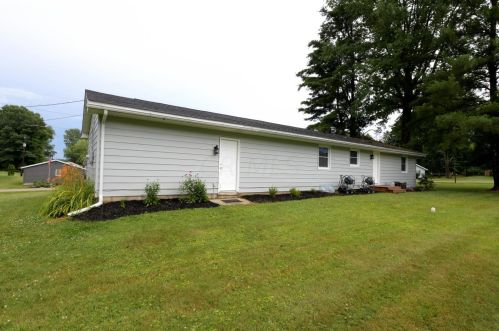 1715 Nob Hill Rd, Zanesville, OH 43701-1027