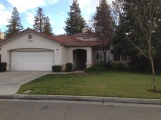 5909 Birch Ave, Fresno, CA 93722-2872