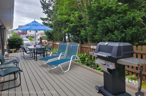33 Morton Dr, Lavallette NJ  08735-2826 exterior