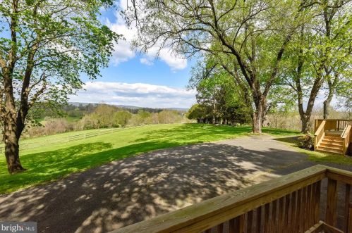 20209 St Louis Rd, Purcellville VA  20132-4905 exterior