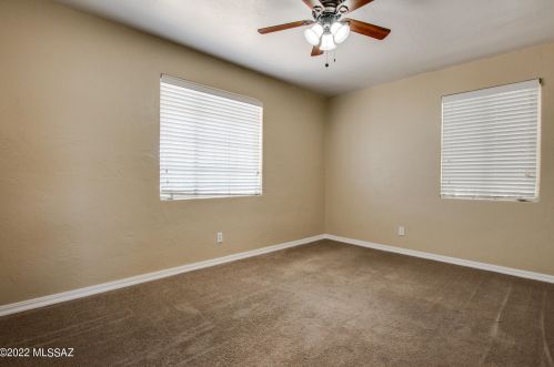 945 Prince Rd, Tucson AZ 85705-3026 exterior