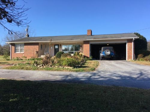 147 Lancaster Rd, Hendersonville, NC 28792-8276