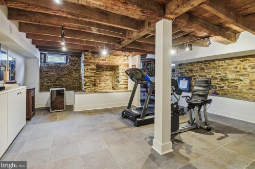 19 Cornwall St, Leesburg VA 20176-2701 exterior