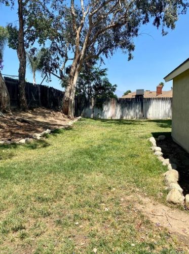565 Yucca Ave, Rialto, CA 92376-4853