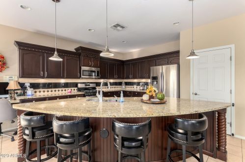 8755 State Ave, Glendale, AZ 85305-6946