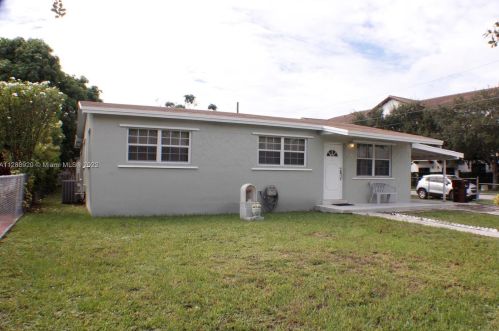 890 35th St, Hialeah, FL 33013-3121