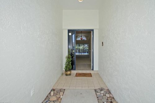 10521 Regent Cir, Naples, FL 34109-1500