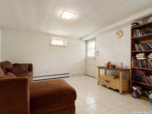 430 Clement Ave, Floral Park NY  11003-2703 exterior