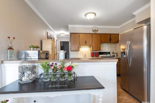 420 Clement Ave, Floral Park NY  11003-3320 exterior