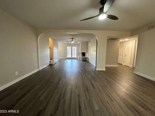 4518 Paradise Dr, Glendale, AZ 85304-3027