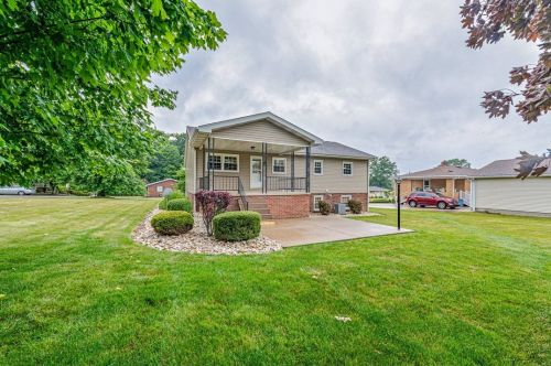 112 Meadow Dr, Latrobe, PA 15650-2339