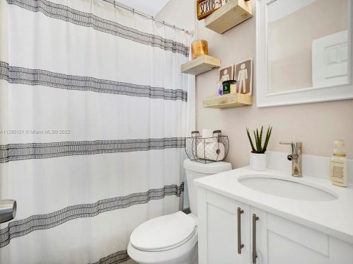 2340 58th Ter, Hollywood FL 33021-3223 exterior