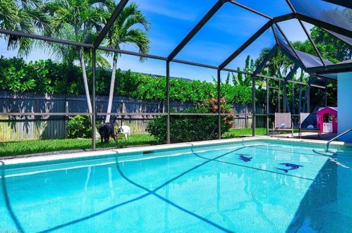 320 Hazelcrest St, Marco Island FL  34145-5230 exterior