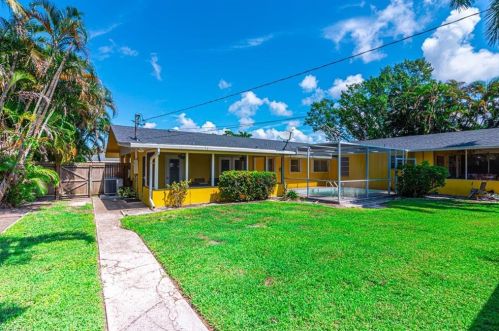 810 95th Ave, Naples FL  34108-2459 exterior