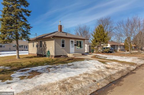 1023 8th Ave, Brainerd, MN 56401-2301