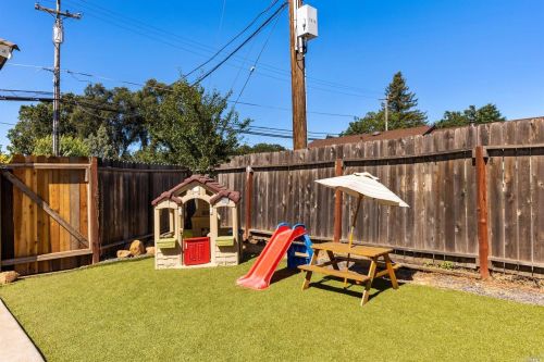 293 Valley St, Willits CA  95490-3623 exterior