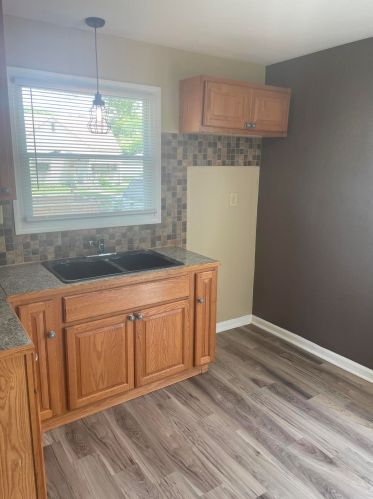 5701 Custer Ave, Milwaukee, WI 53218-3238