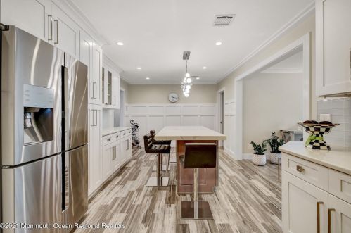 4 Windsor Ct, Jackson Twp NJ  08527-1214 exterior