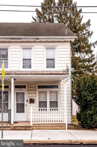 319 State St, Ephrata PA  17522-2236 exterior