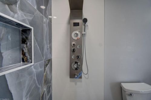 309 Holly Hill Rd, Thomasville NC  27360-5821 exterior