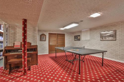 502 Compton Rd, Cincinnati OH 45215-4157 exterior