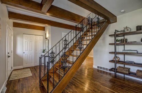9801 Delray Dr, Cincinnati, OH 45242-6308