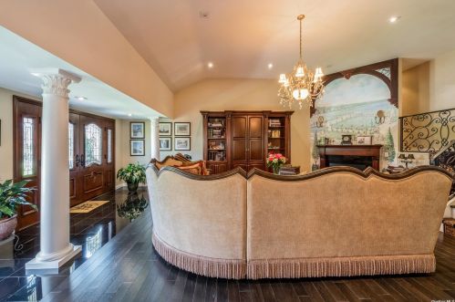 1045 Channel Dr, Hewlett NY  11557-2616 exterior