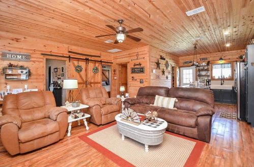 38322 Cork St, Hempstead TX  77445-7408 exterior