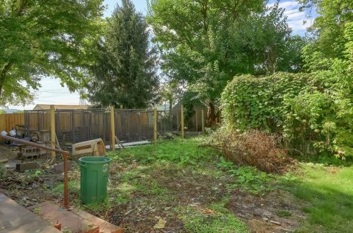 115 Maplewood Ave, Ambridge PA 15003-2412 exterior