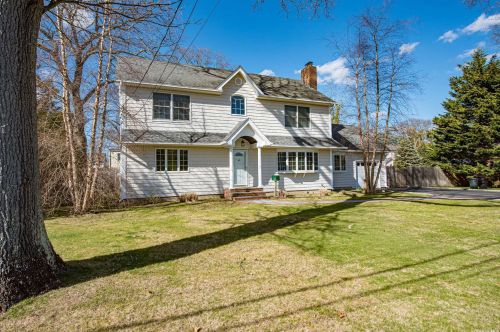 17 Bay 2nd St, Islip Manor, NY 11751-4405