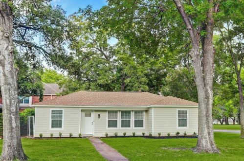 1108 Sheffield St, Bellaire, TX 77401-2321