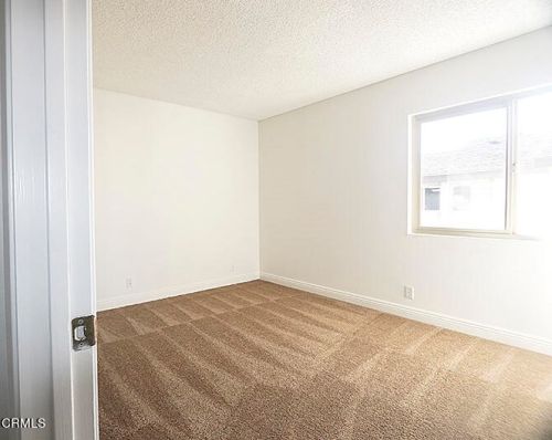 3224 Sunset Ln, Oxnard CA  93035-3942 exterior