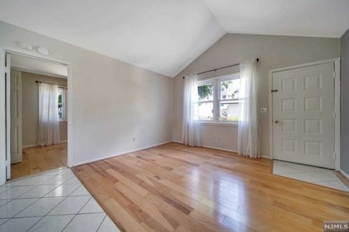 6 Vista Ln, Edgewater NJ  07020-1522 exterior