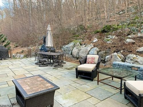 11 Cedar Ct, Hackettstown NJ  07840-2850 exterior