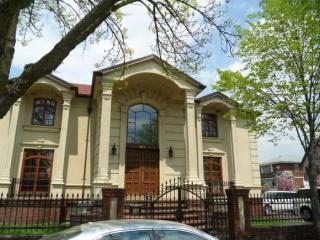 821 Hampton Ave, Brooklyn, NY 11235-3011