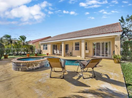 425 198 Ter, Hollywood FL exterior