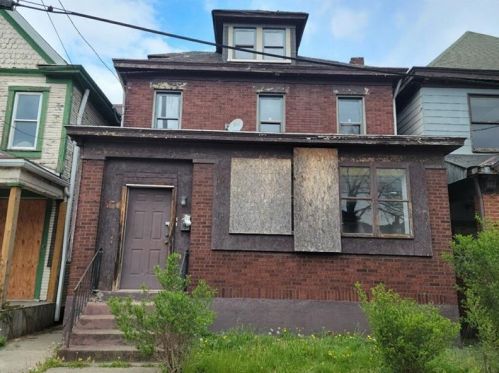 905 6th St, Mckeesport, PA 15132-3302