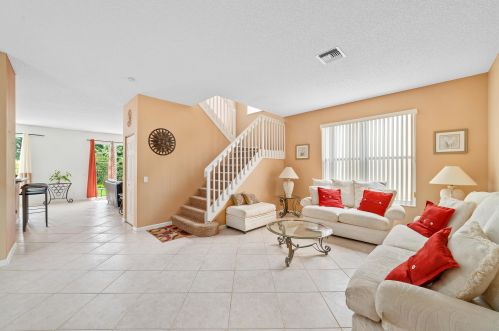 7056 Chesapeake Cir, Boynton Beach, FL 33436-8566