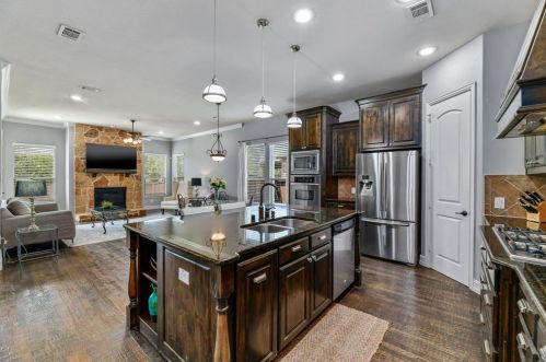 1155 Sunlight Dr, Lewisville TX  75028-4051 exterior