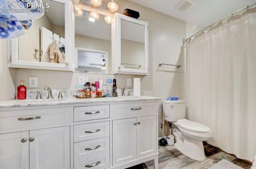 921 Cayuga Dr, Pueblo CO 81007-3130 exterior