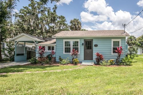 716 Rockingham Ave, Tavares, FL 32778-2635