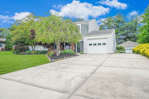 26 Segatogue Ln, South Setauket, NY 11720-1201