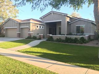 2975 Comstock Dr, Gilbert, AZ 85296-9452
