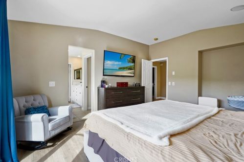 19920 Holly Dr, Santa Clarita CA  91350-3698 exterior