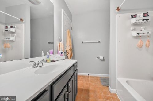 28 Deep Holw Ln, Lancaster PA  17603-7418 exterior